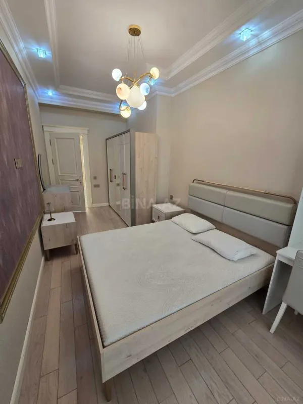Satılır 4 otaqlı mənzil 220 m²