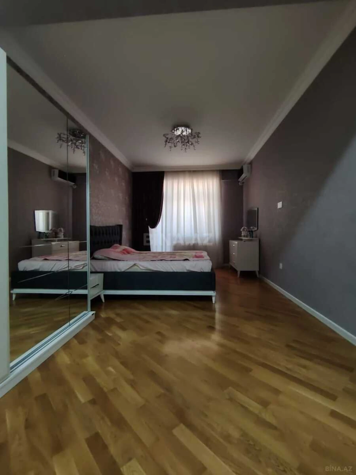 Satılır 4 otaqlı mənzil 178 m²