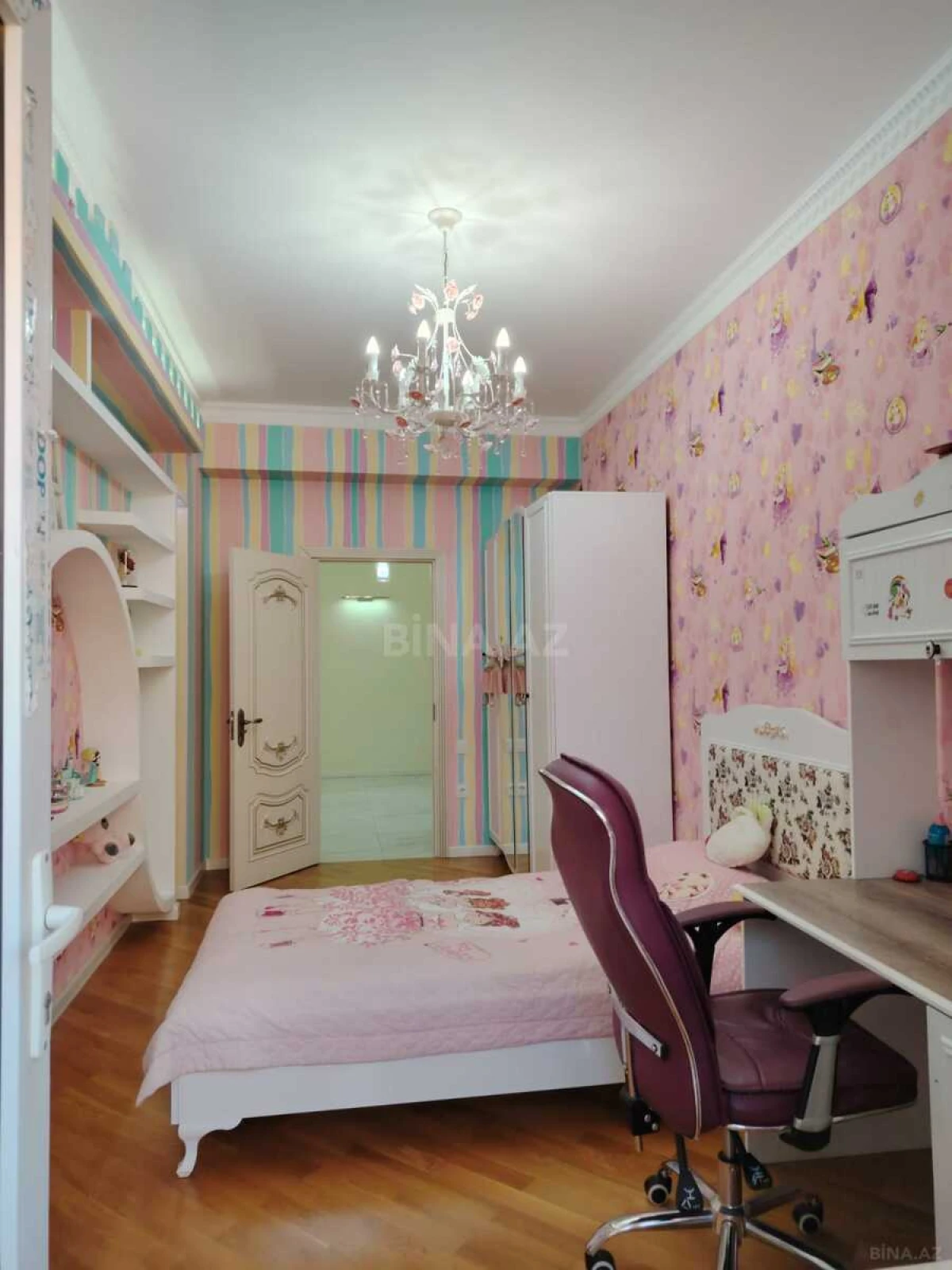 Satılır 4 otaqlı mənzil 178 m²