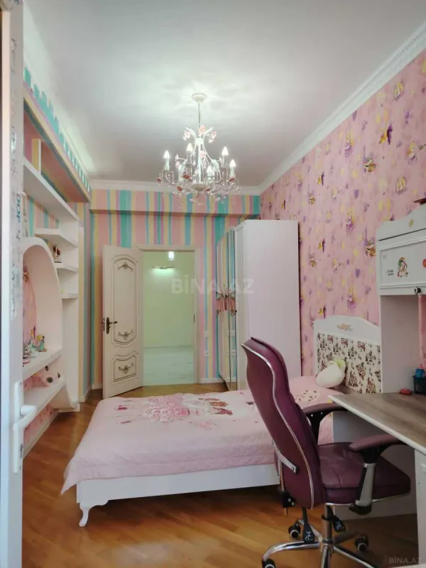 Satılır 4 otaqlı mənzil 178 m²