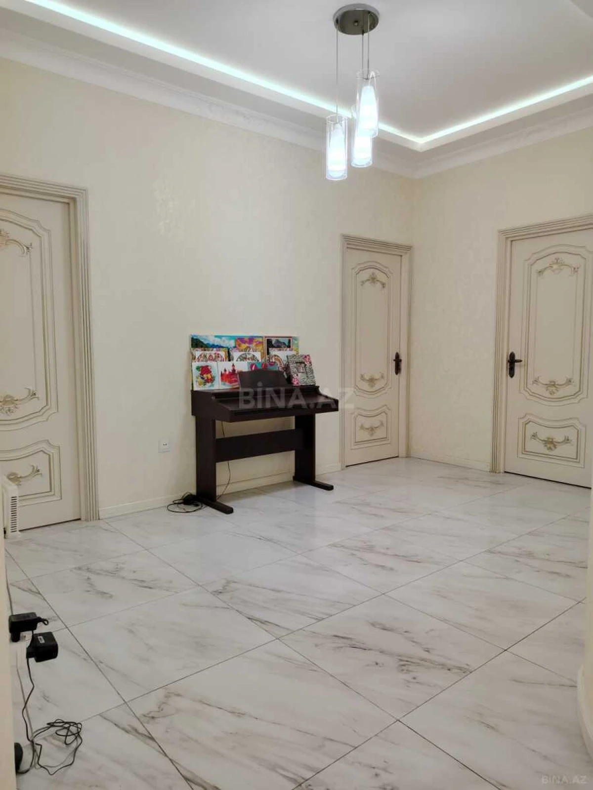 Satılır 4 otaqlı mənzil 178 m²