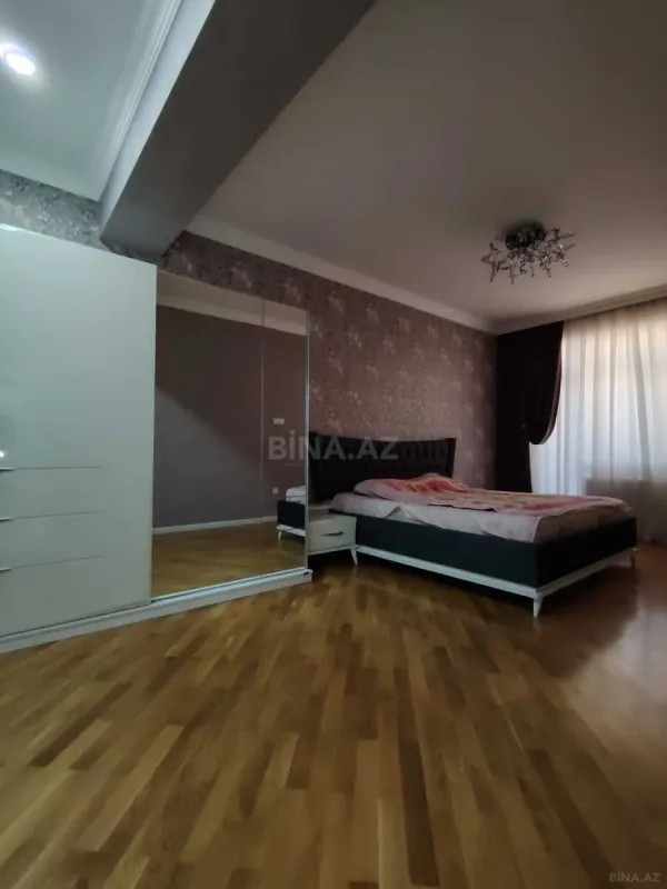 Satılır 4 otaqlı mənzil 178 m²
