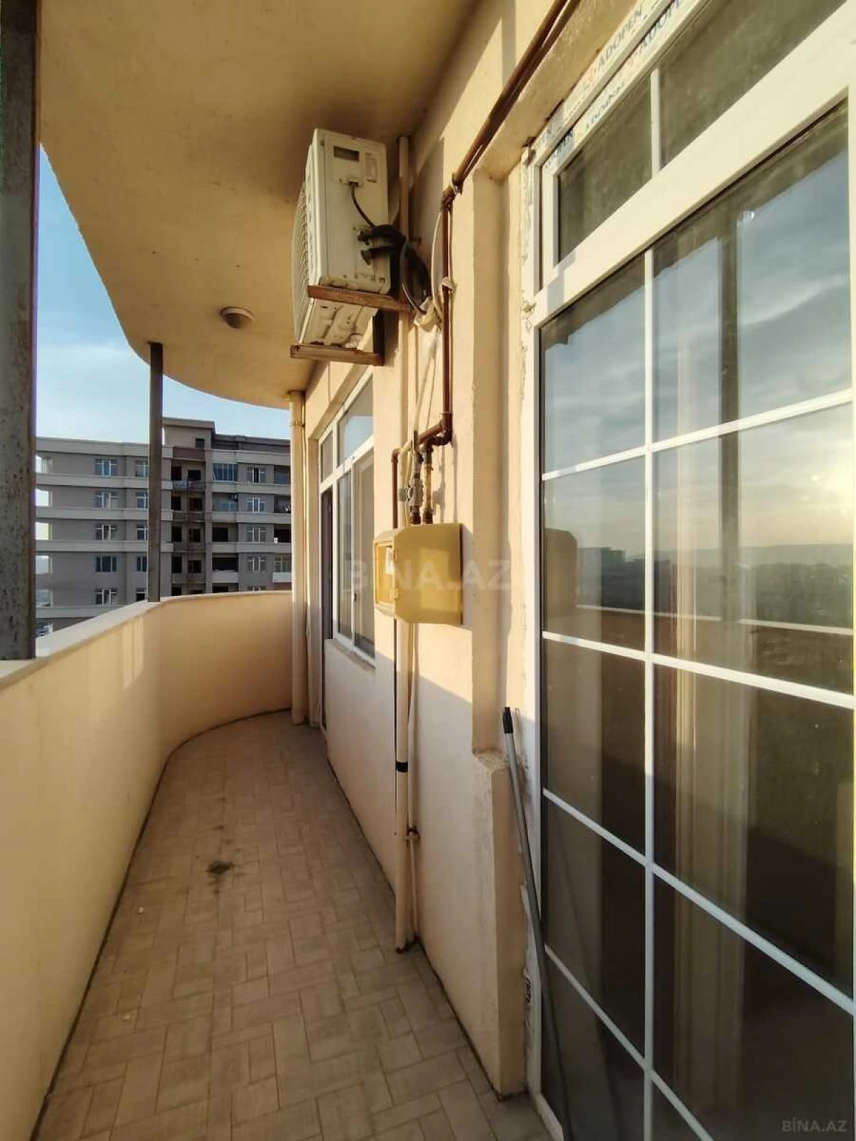 Satılır 4 otaqlı mənzil 178 m²