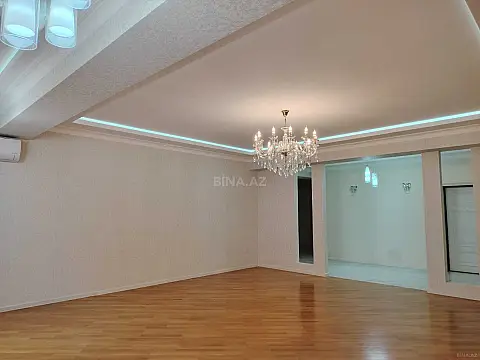 Satılır 4 otaqlı mənzil 178 m²