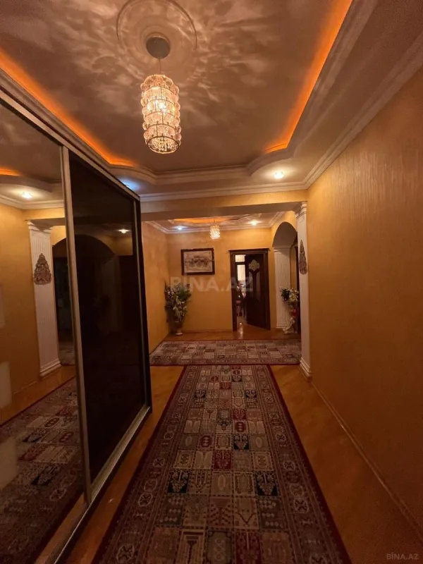 Satılır 4 otaqlı mənzil 204 m²