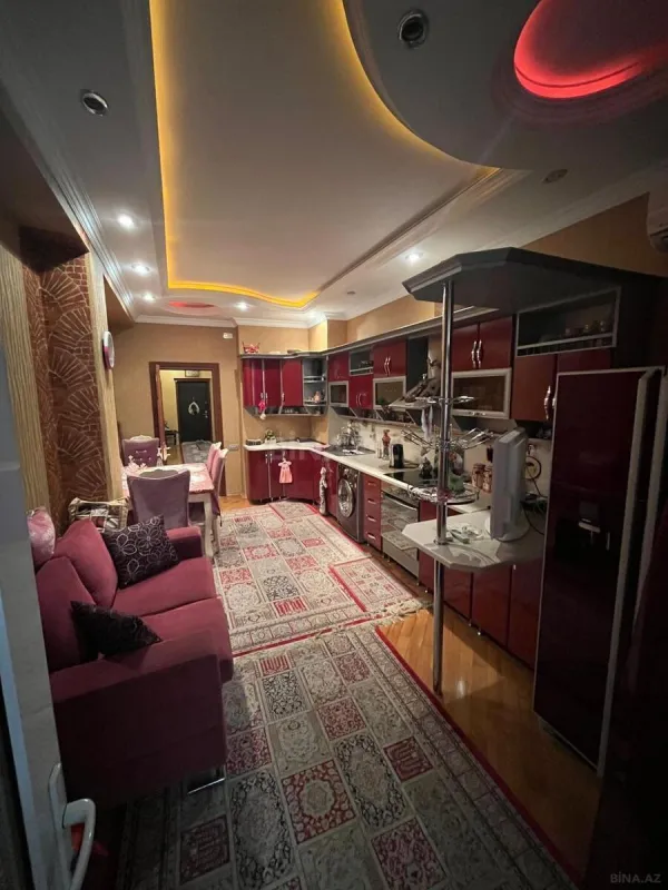 Satılır 4 otaqlı mənzil 204 m²