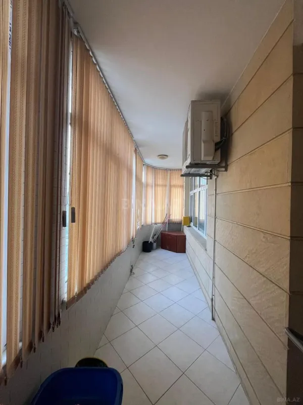 Satılır 4 otaqlı mənzil 204 m²