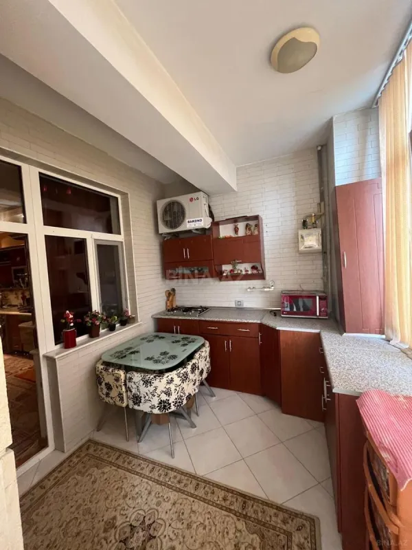 Satılır 4 otaqlı mənzil 204 m²