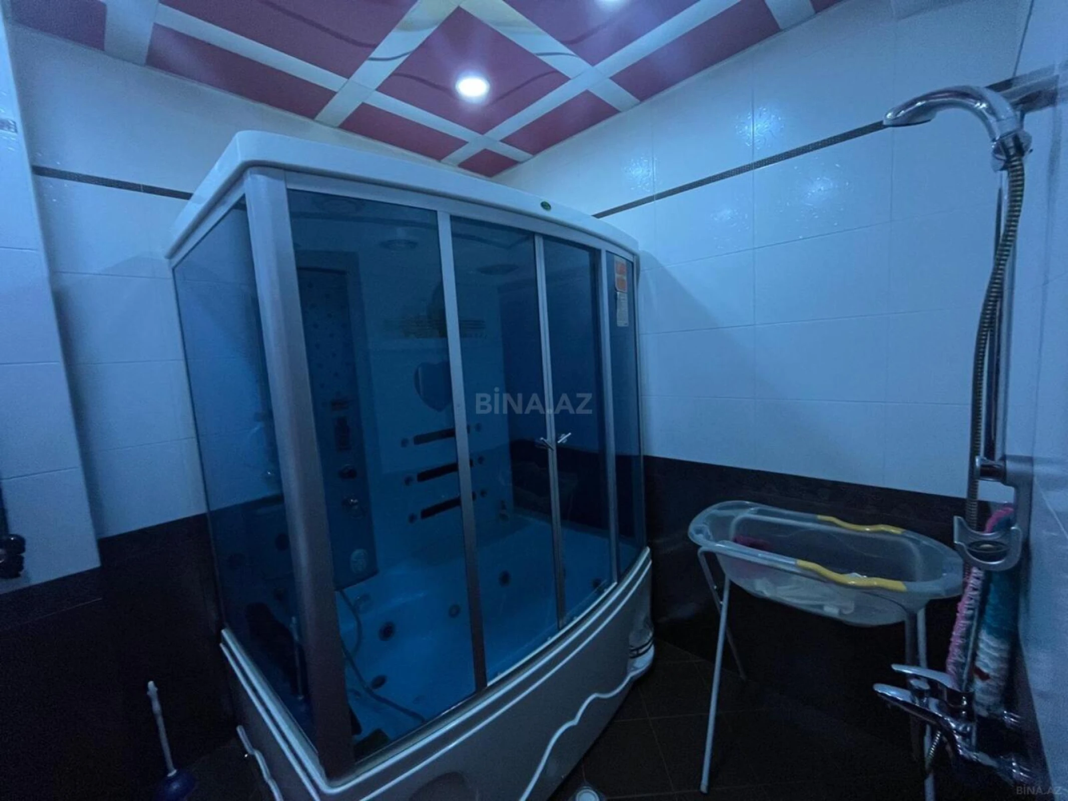 Satılır 4 otaqlı mənzil 204 m²