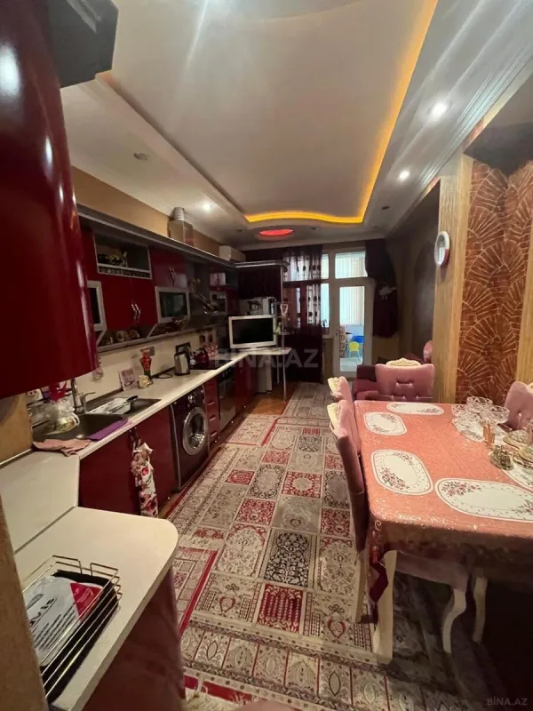 Satılır 4 otaqlı mənzil 204 m²
