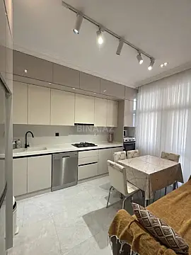 Kirayə verilir 2 otaqlı mənzil 90 m²
