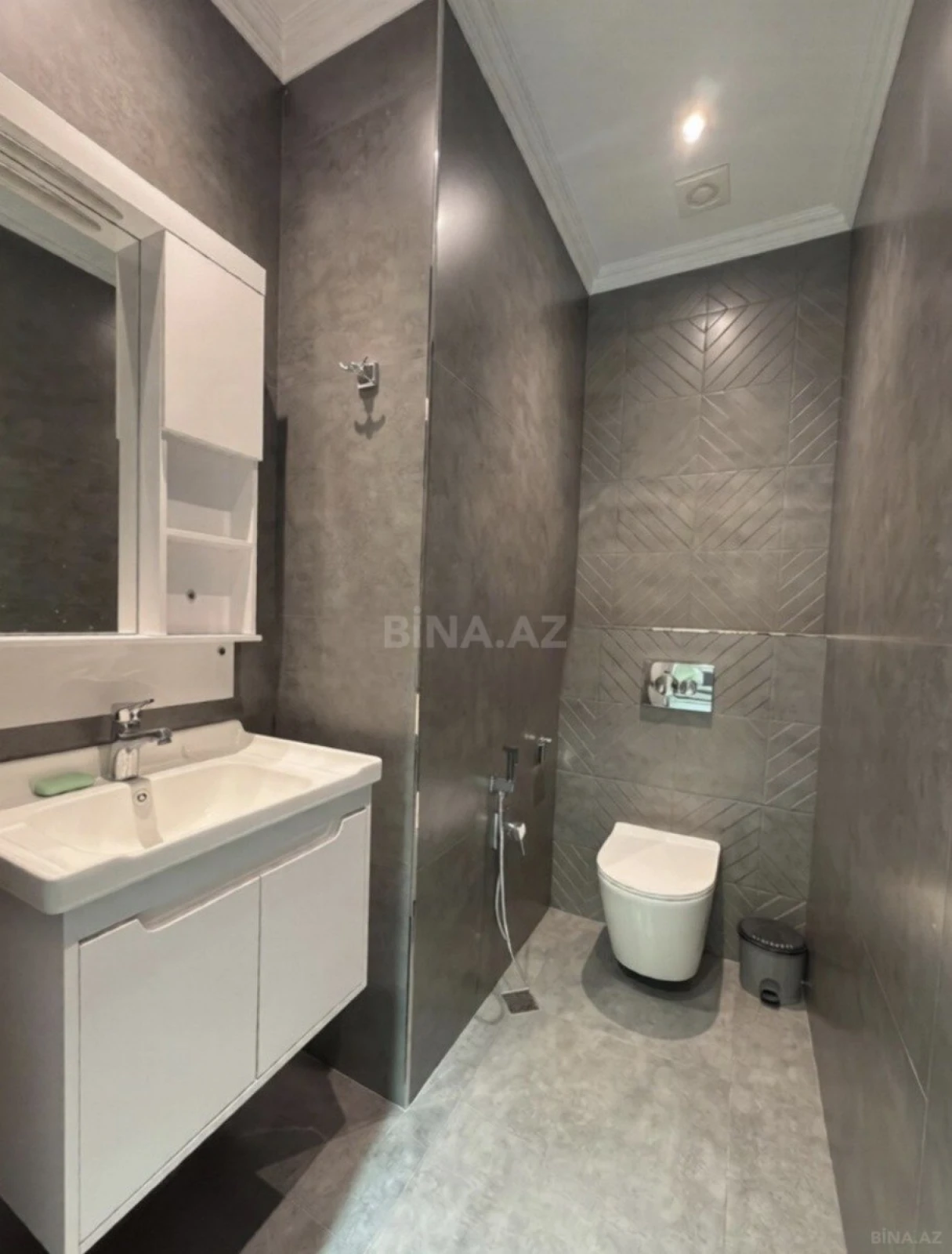 Kirayə verilir 2 otaqlı mənzil 90 m²