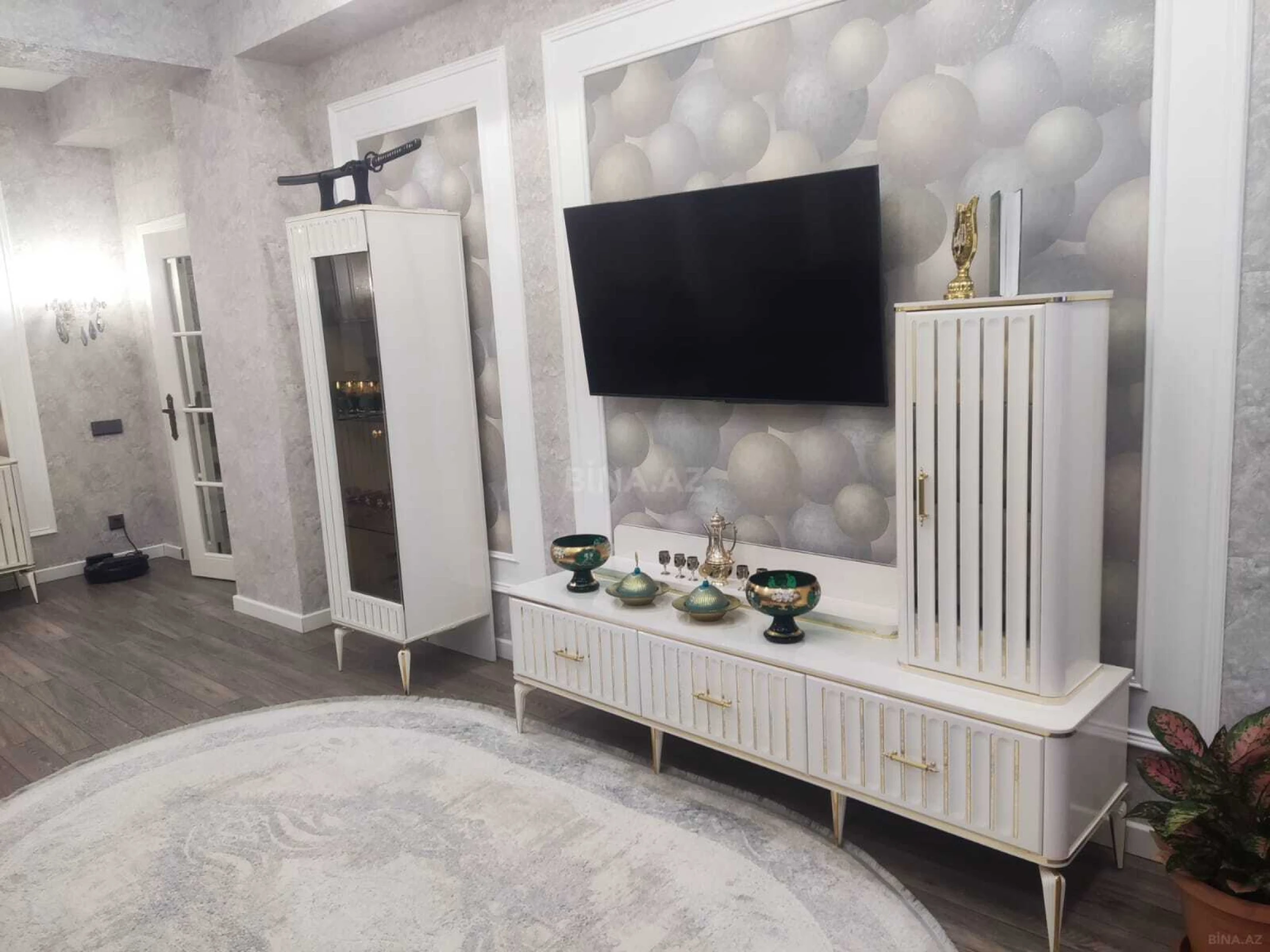 Satılır 3 otaqlı mənzil 135 m²