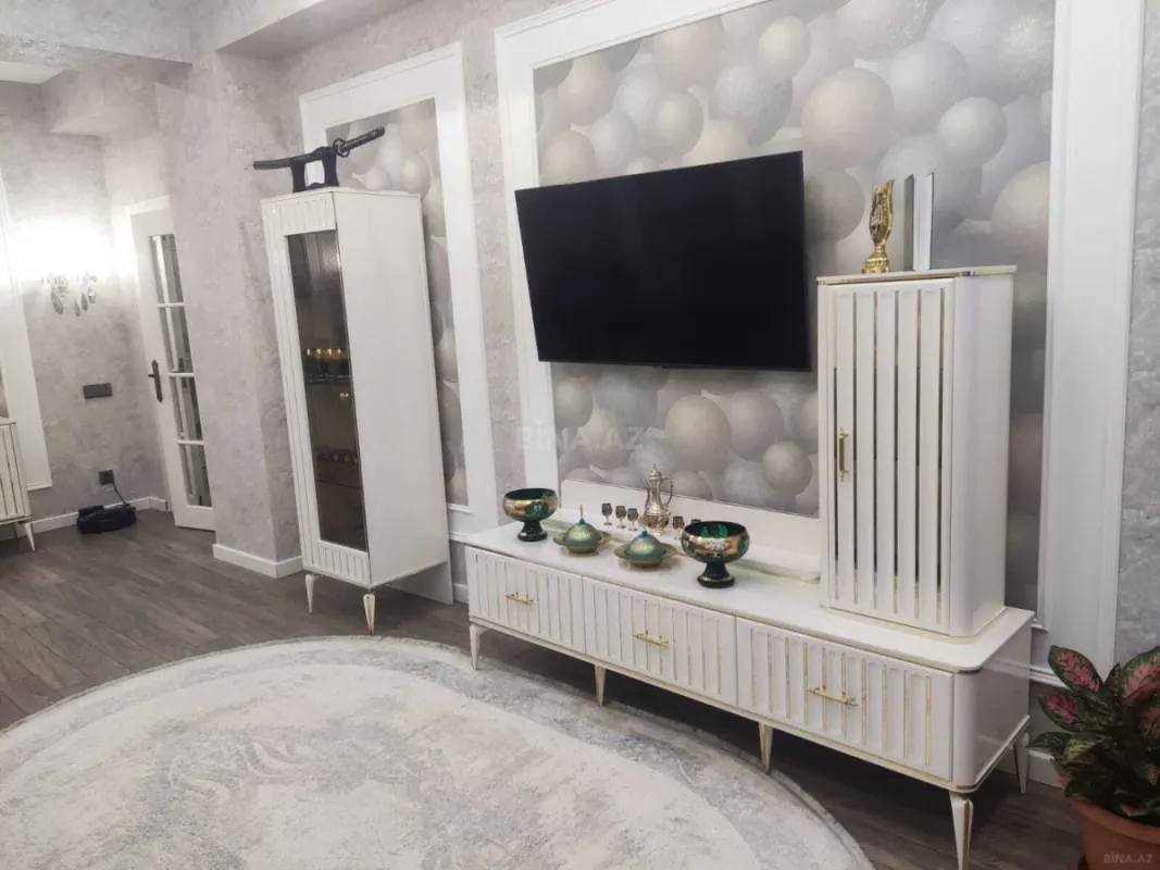 Satılır 3 otaqlı mənzil 135 m²