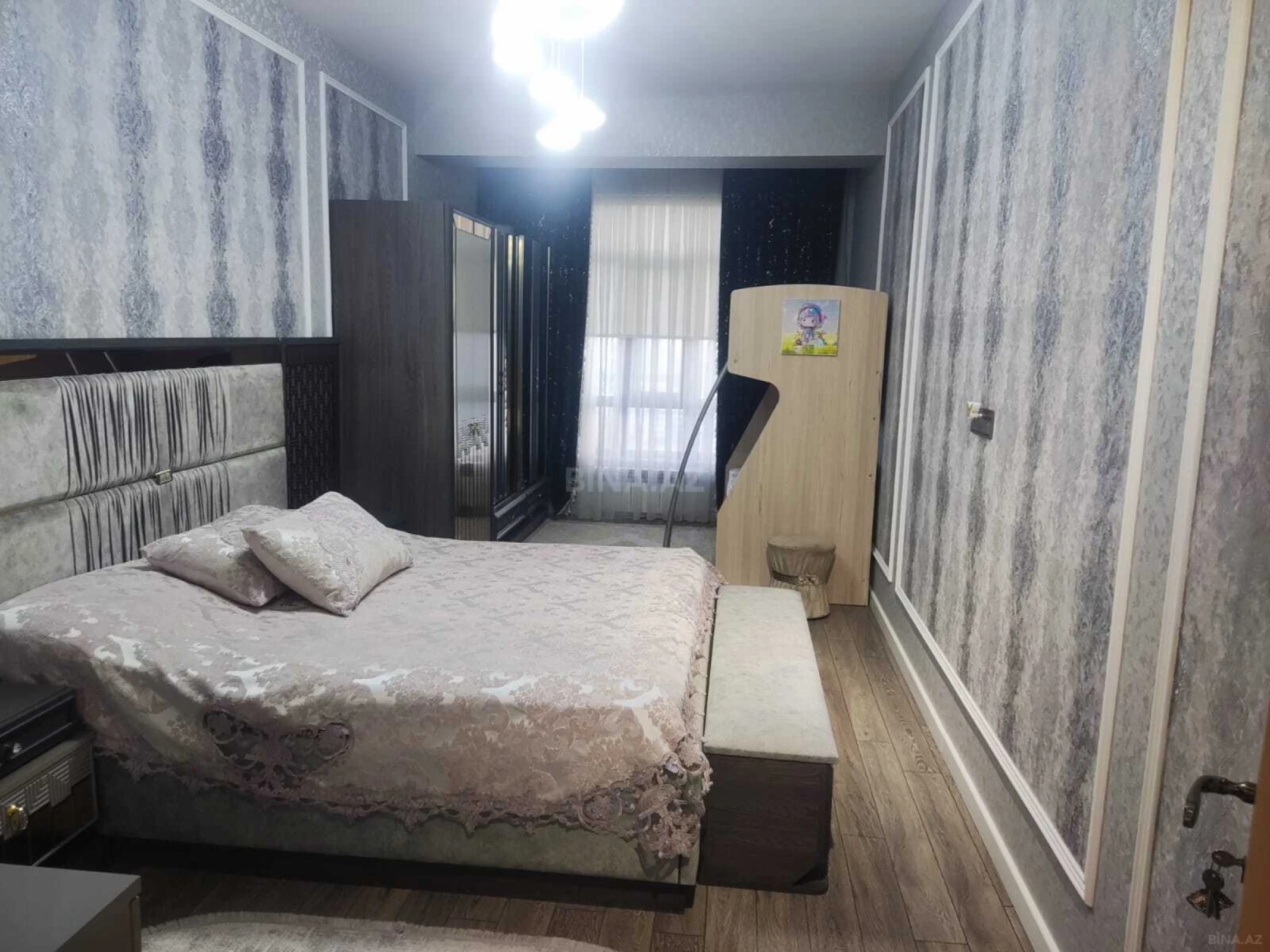 Satılır 3 otaqlı mənzil 135 m²