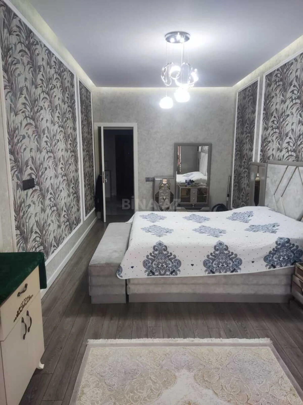 Satılır 3 otaqlı mənzil 135 m²