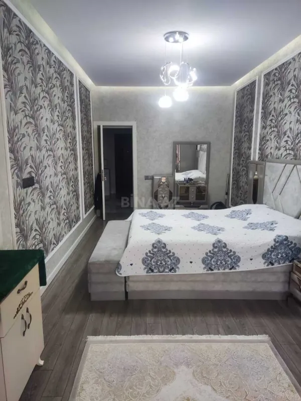 Satılır 3 otaqlı mənzil 135 m²
