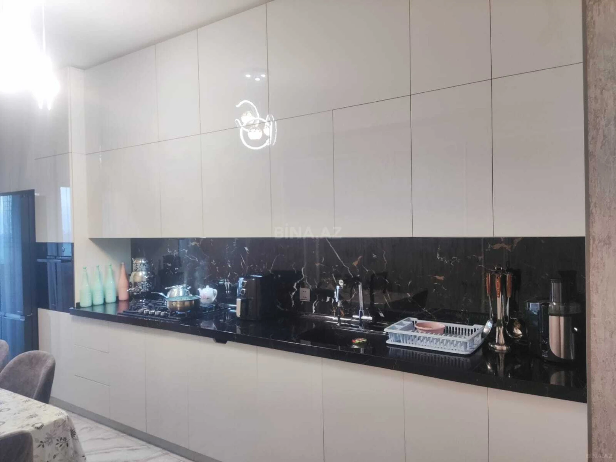 Satılır 3 otaqlı mənzil 135 m²