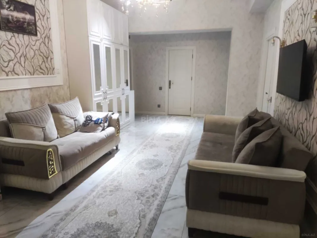 Satılır 3 otaqlı mənzil 135 m²