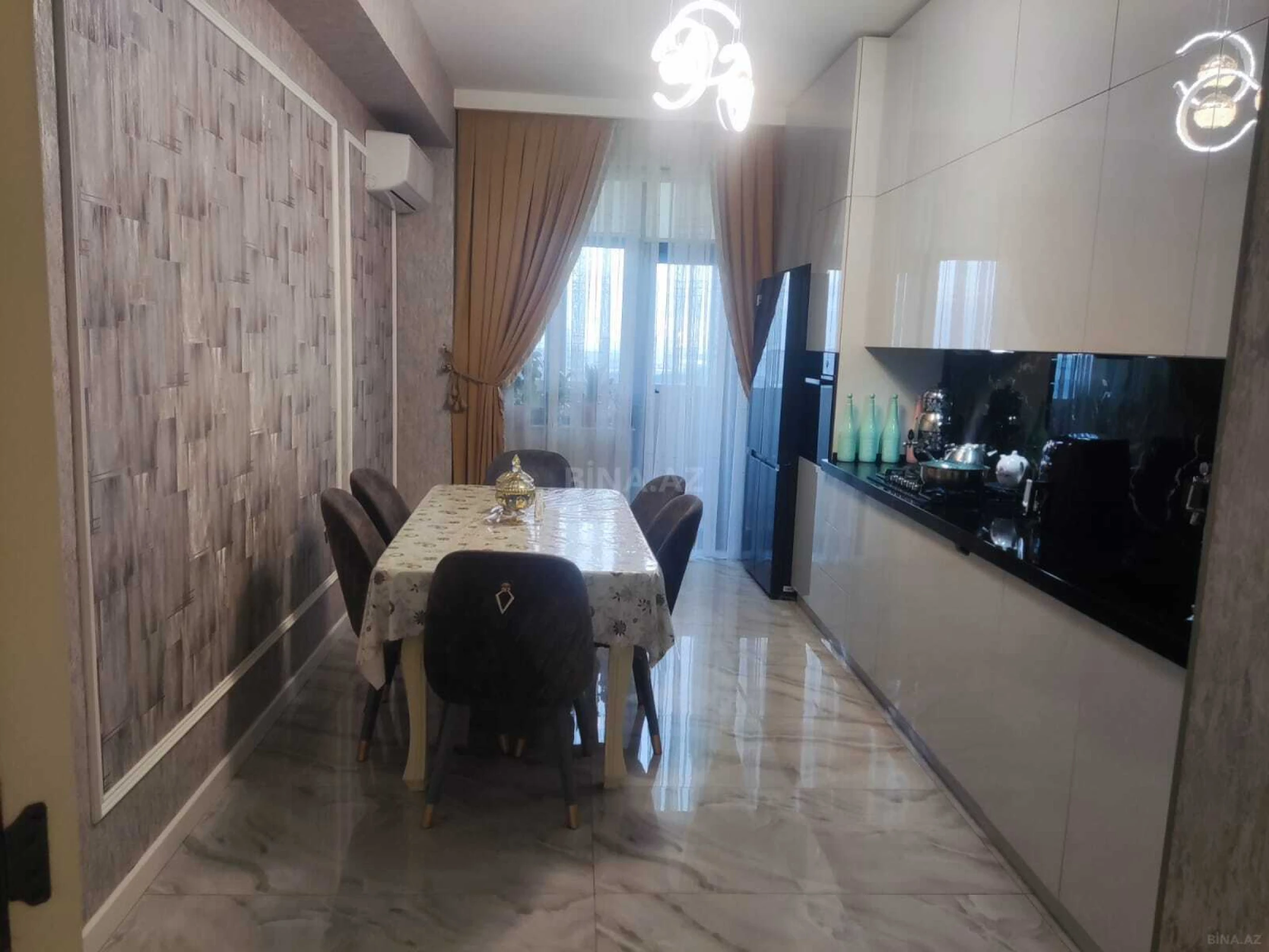 Satılır 3 otaqlı mənzil 135 m²