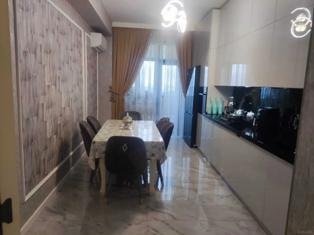 Satılır 3 otaqlı mənzil 135 m²