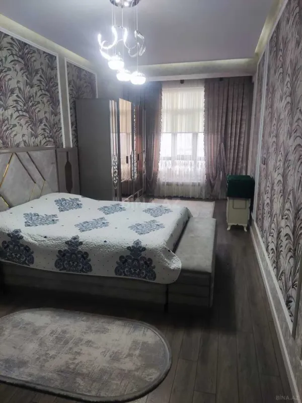 Satılır 3 otaqlı mənzil 135 m²