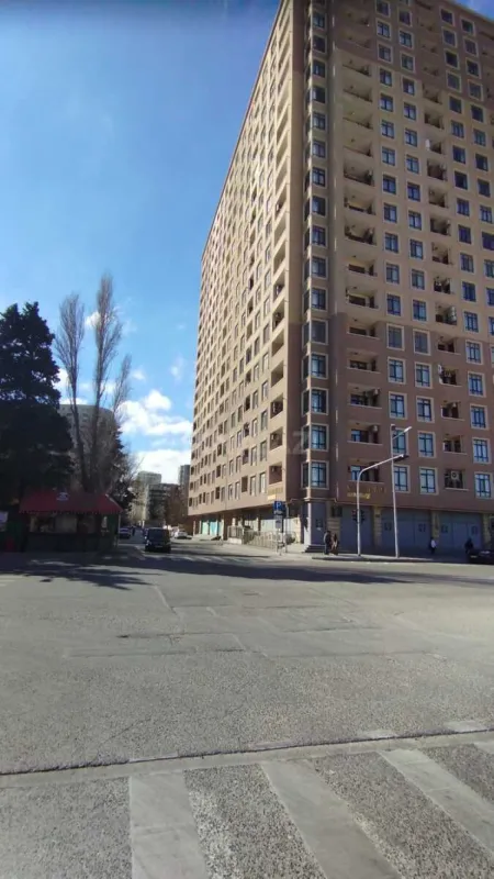 Satılır 3 otaqlı mənzil 135 m²