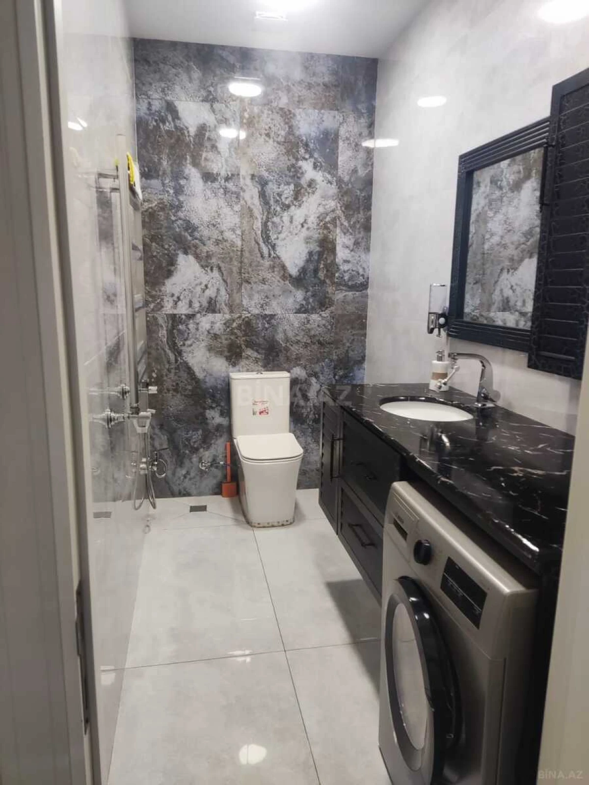 Satılır 3 otaqlı mənzil 135 m²