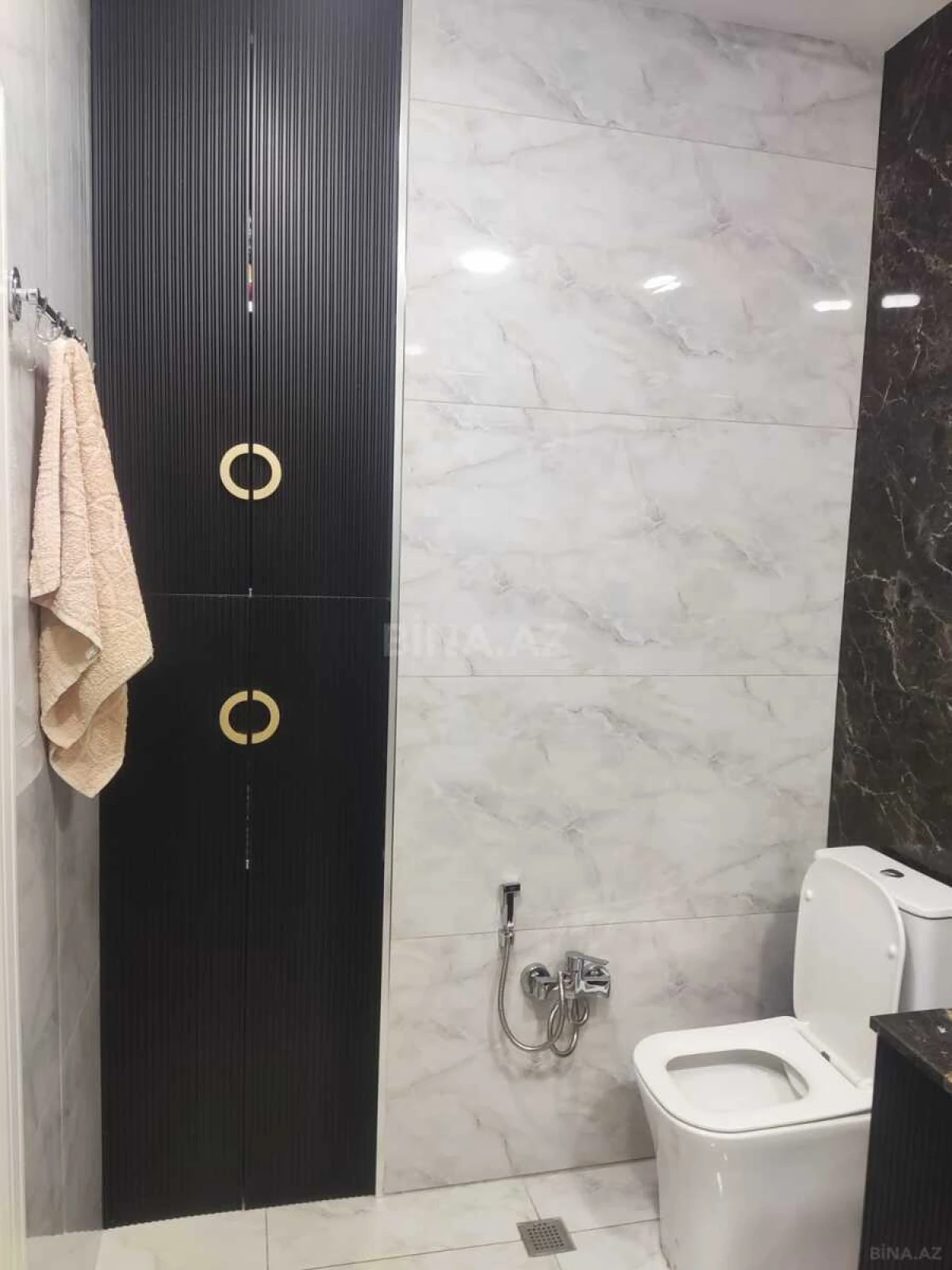 Satılır 3 otaqlı mənzil 135 m²
