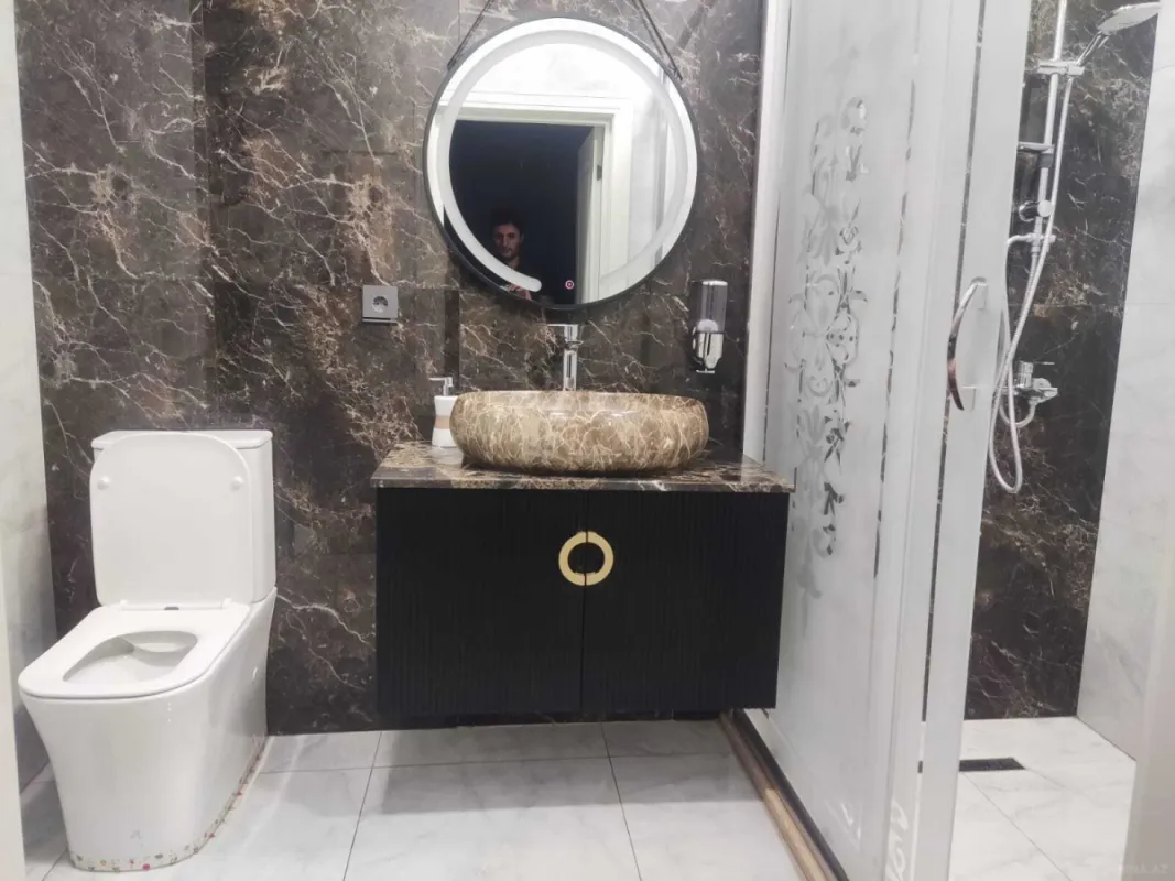 Satılır 3 otaqlı mənzil 135 m²
