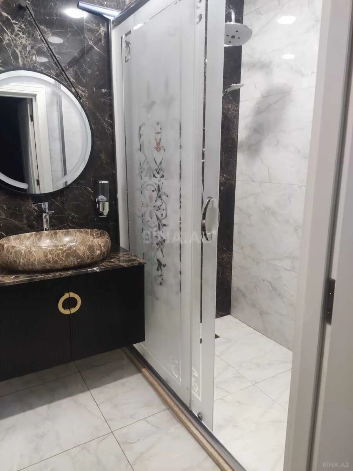 Satılır 3 otaqlı mənzil 135 m²