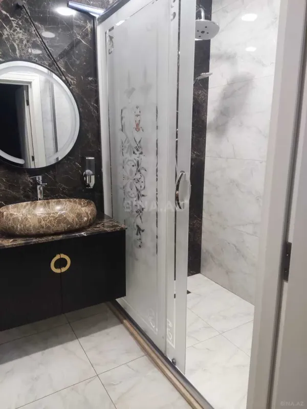 Satılır 3 otaqlı mənzil 135 m²