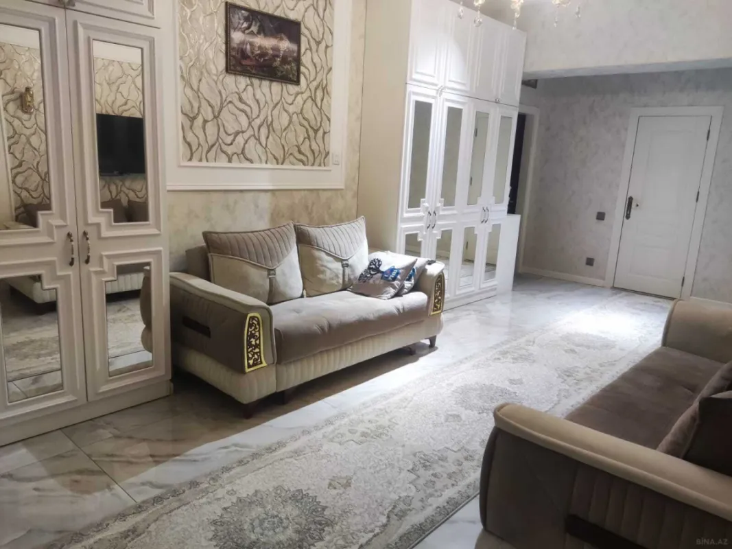 Satılır 3 otaqlı mənzil 135 m²