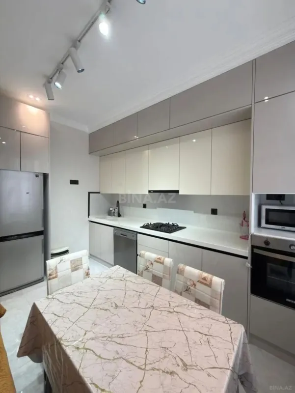 Kirayə verilir 2 otaqlı mənzil 85 m²
