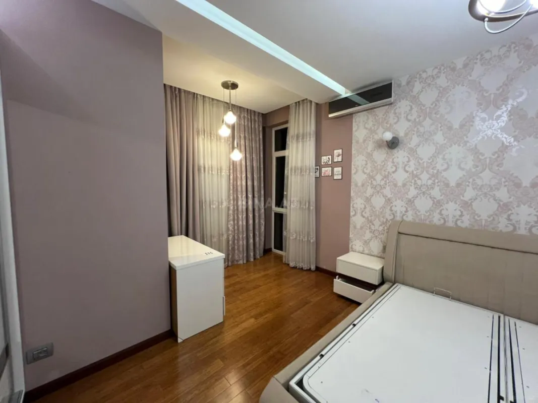 Kirayə verilir 3 otaqlı mənzil 145 m²