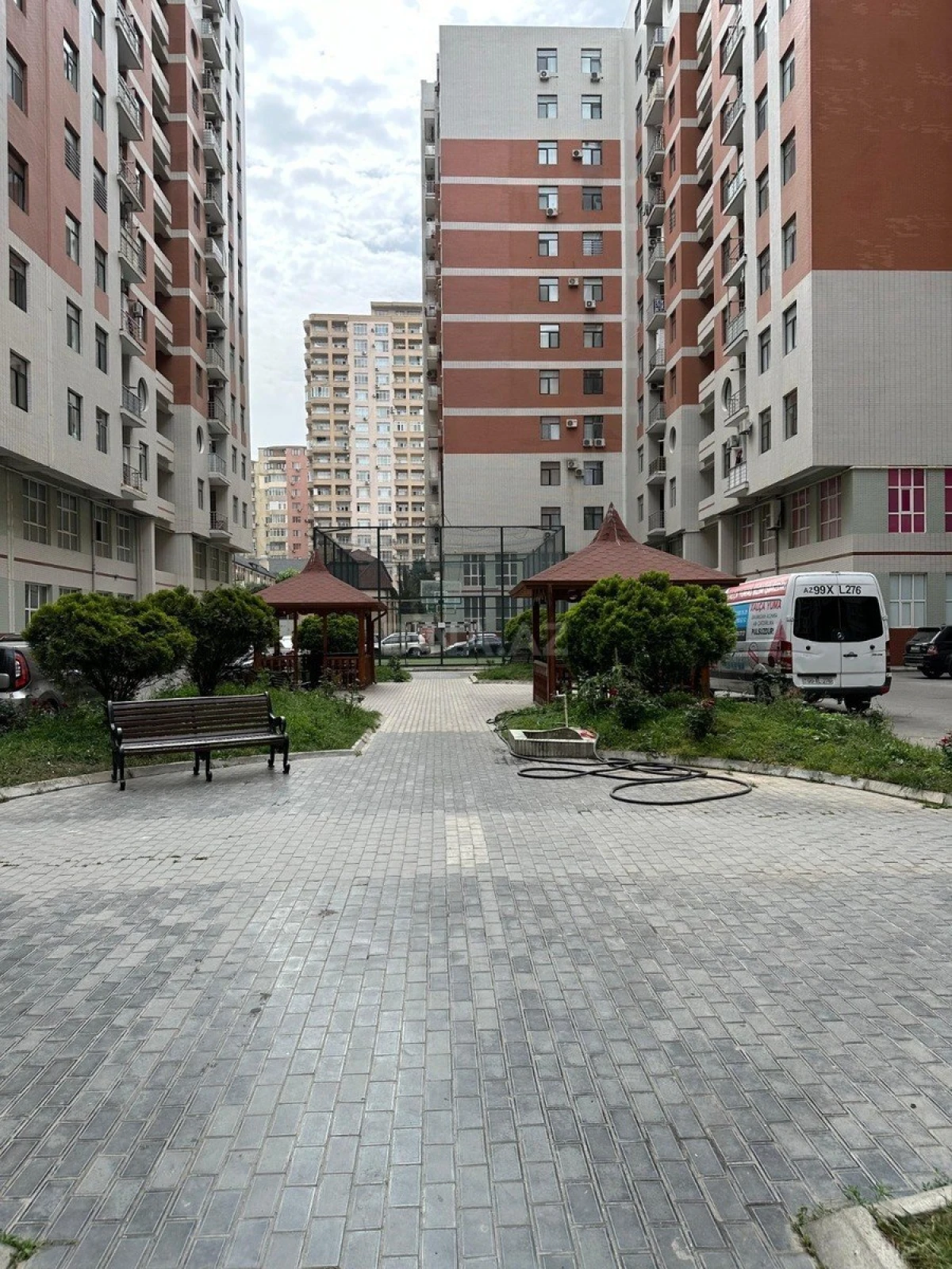 Kirayə verilir 3 otaqlı mənzil 145 m²