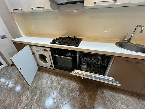 Kirayə verilir 3 otaqlı mənzil 145 m²