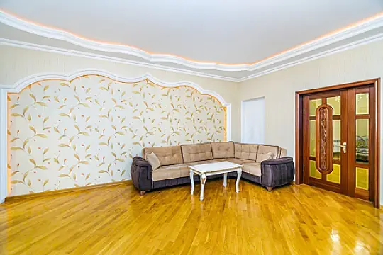 Kirayə verilir 4 otaqlı mənzil 200 m²