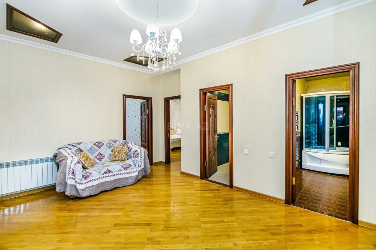 Kirayə verilir 4 otaqlı mənzil 200 m²