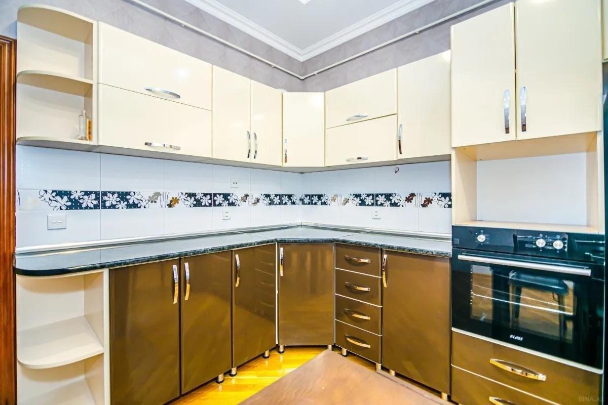 Kirayə verilir 4 otaqlı mənzil 200 m²