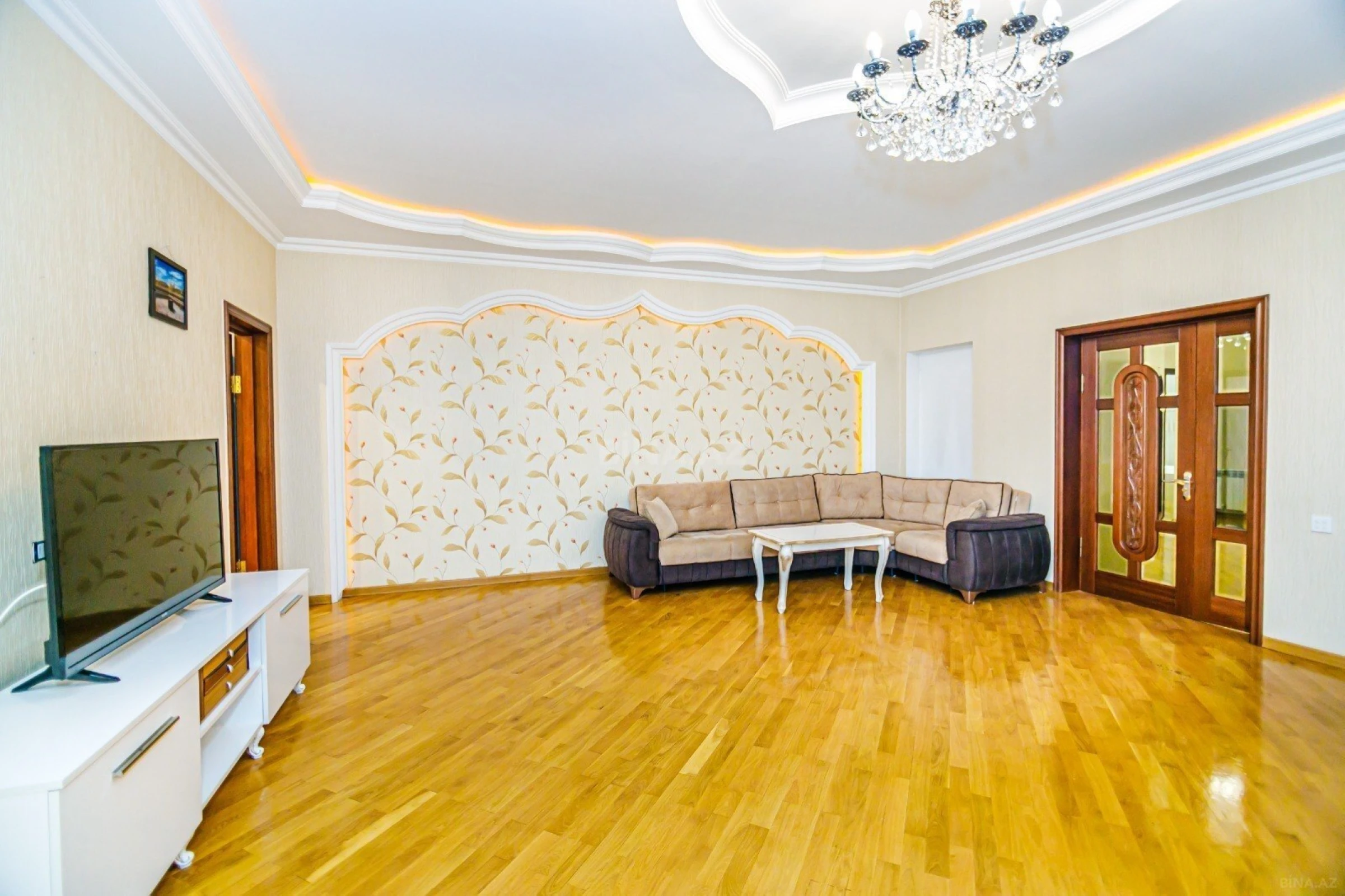 Kirayə verilir 4 otaqlı mənzil 200 m²