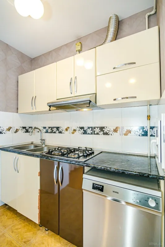 Kirayə verilir 4 otaqlı mənzil 200 m²