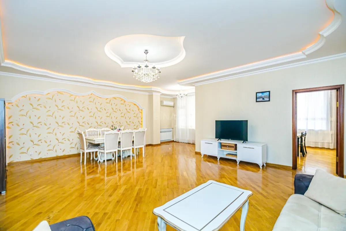 Kirayə verilir 4 otaqlı mənzil 200 m²