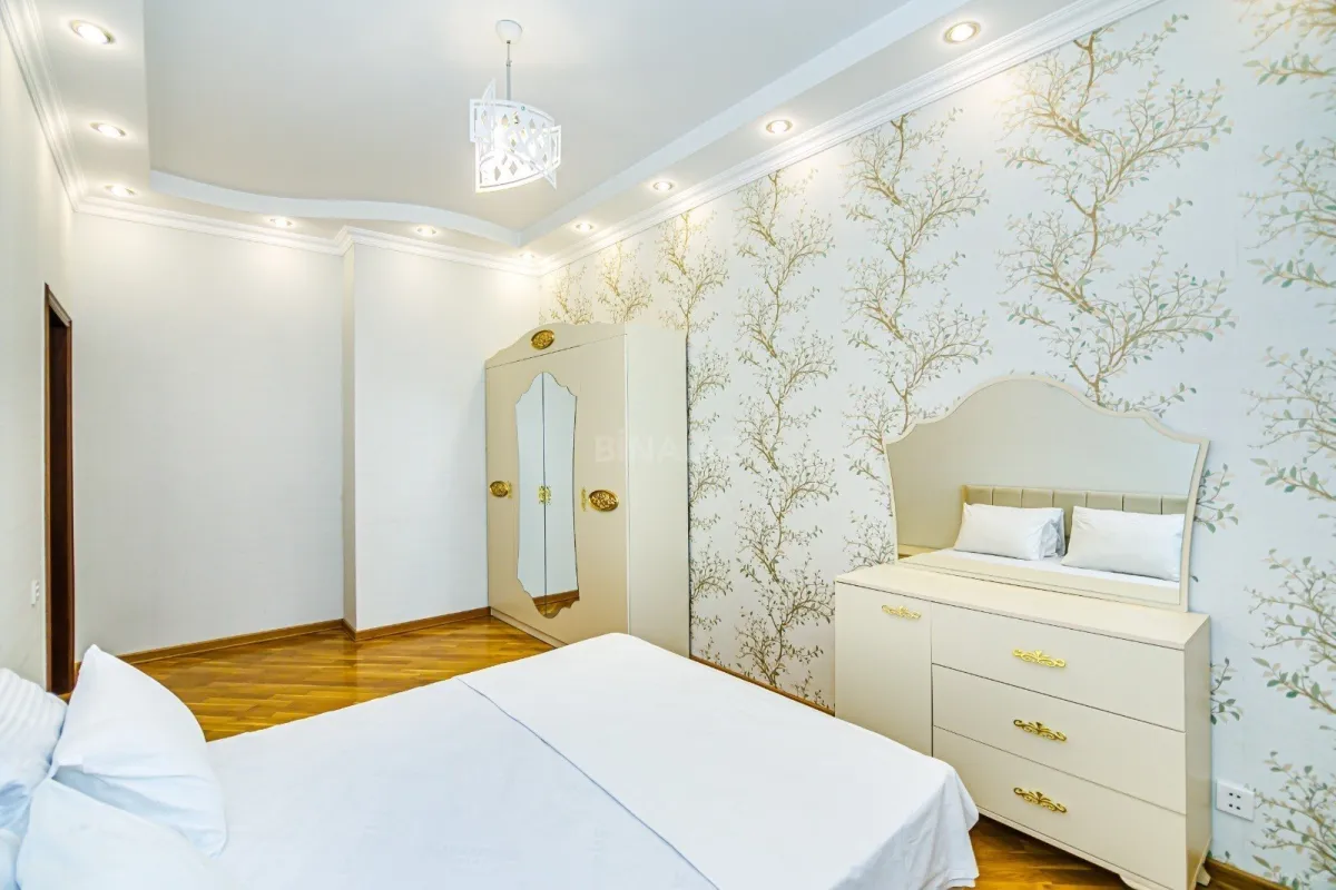 Kirayə verilir 4 otaqlı mənzil 200 m²