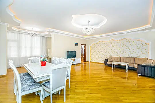 Kirayə verilir 4 otaqlı mənzil 200 m²