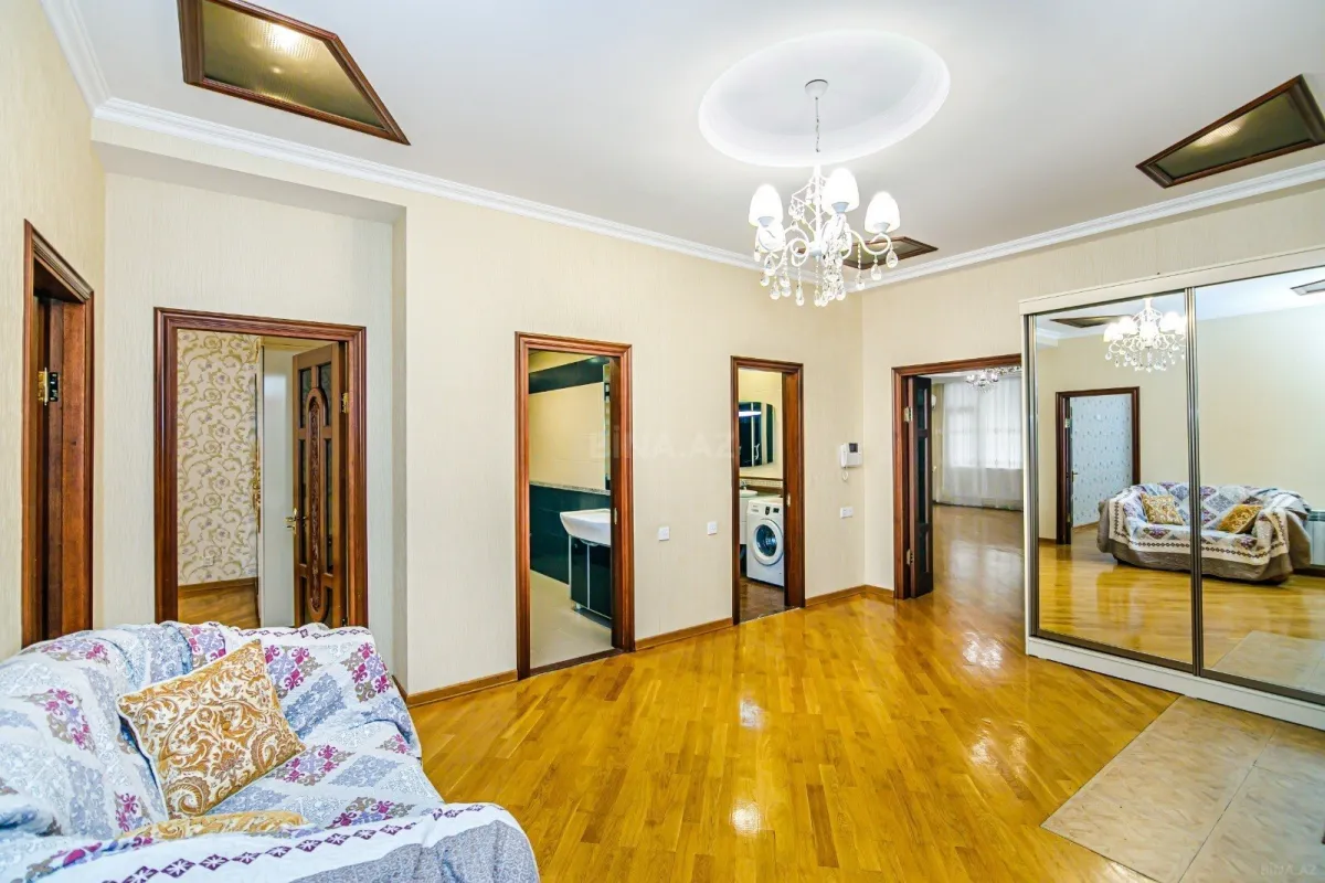 Kirayə verilir 4 otaqlı mənzil 200 m²