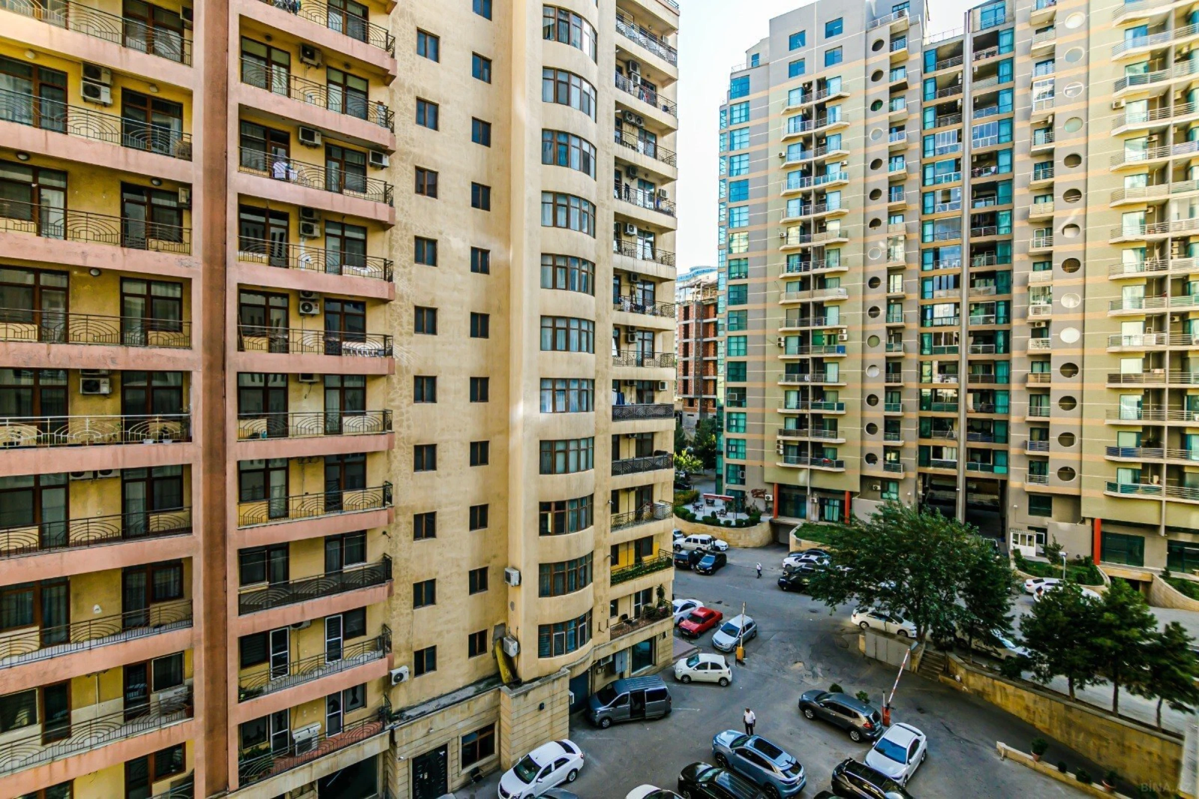 Kirayə verilir 4 otaqlı mənzil 200 m²