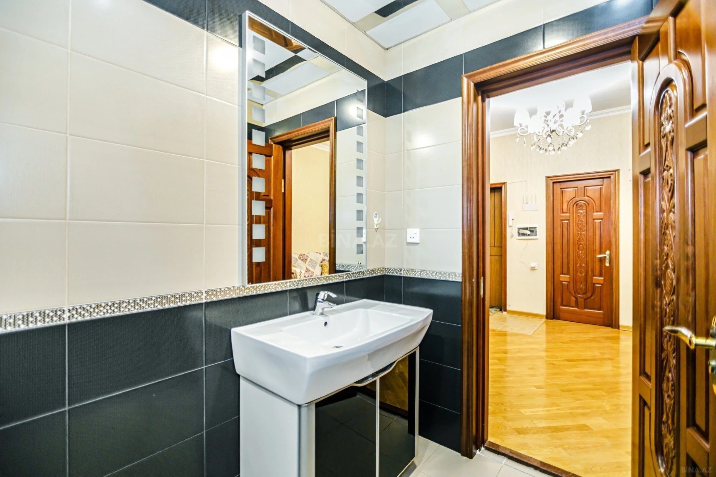 Kirayə verilir 4 otaqlı mənzil 200 m²