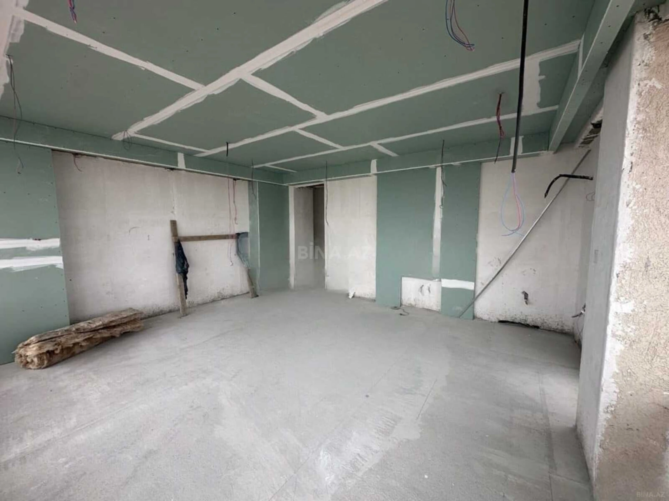 Satılır 4 otaqlı mənzil 186 m²