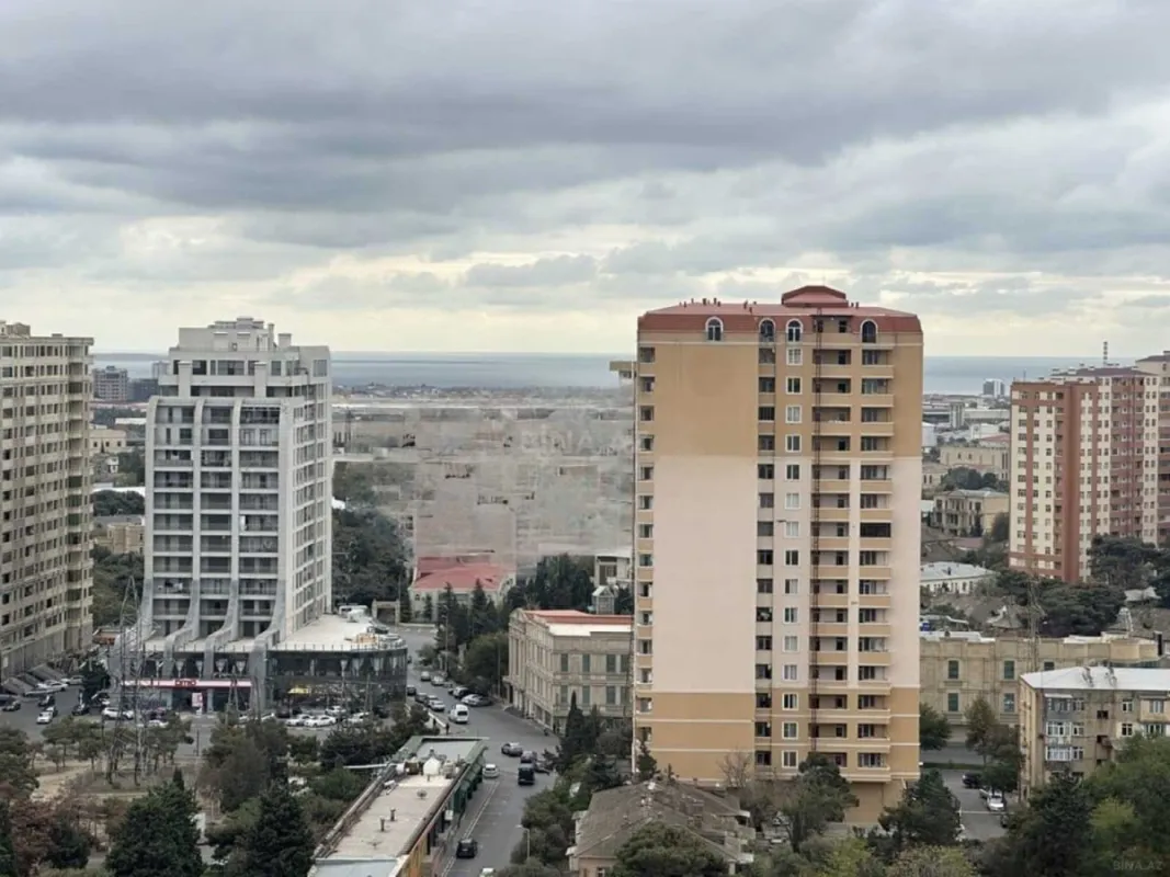 Satılır 4 otaqlı mənzil 186 m²
